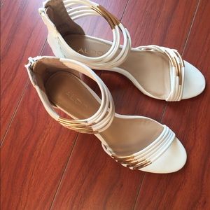 Aldo white/gold sandal size 8 M brand new